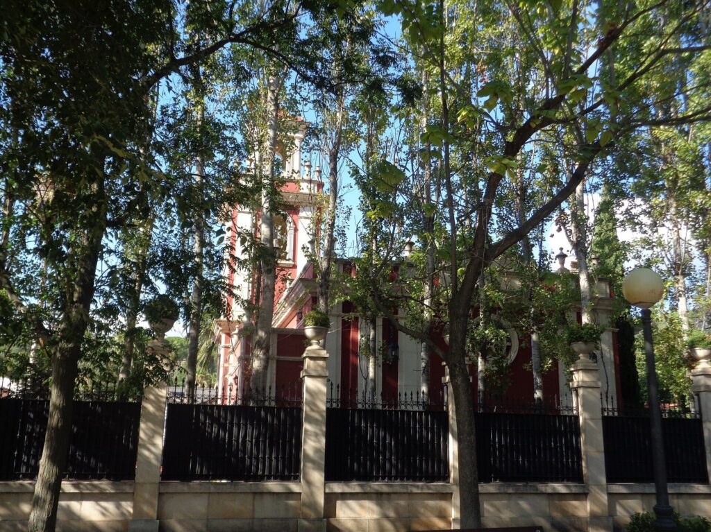 Villas de la Belle Époque (plaza de la Virgen de la Luz)