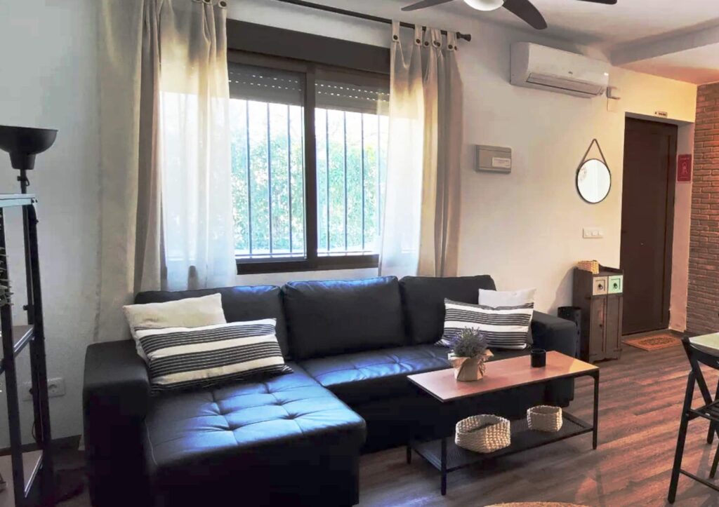 Salón comedor con sofá cama