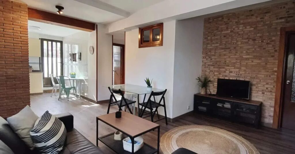 Salón y cocina de la vivienda turística El Molino