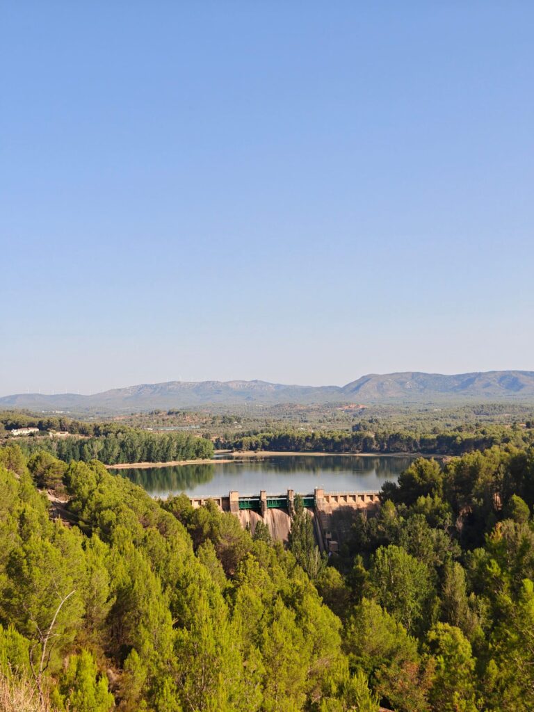Vistas del embalse del Regajo desde la Vía Verde de Ojos Negros